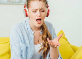 O que significa cantarolar enquanto está concentrado segundo a psicologia?