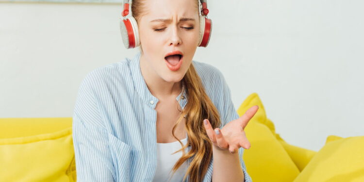 O que significa cantarolar enquanto está concentrado segundo a psicologia?