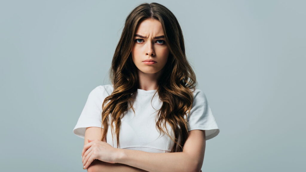 Por que algumas pessoas rejeitam abraços segundo a psicologia?