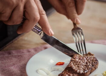 O horário que você janta pode estar influenciando no seu peso, segundo nutricionistas