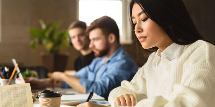 8 coisas que só pessoas com mentes brilhantes acham cansativo segundo a psicologia