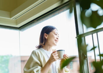 O que sua TV e roupa de cama revelam sobre sua felicidade segundo a psicologia