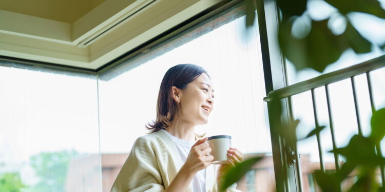 O que sua TV e roupa de cama revelam sobre sua felicidade segundo a psicologia
