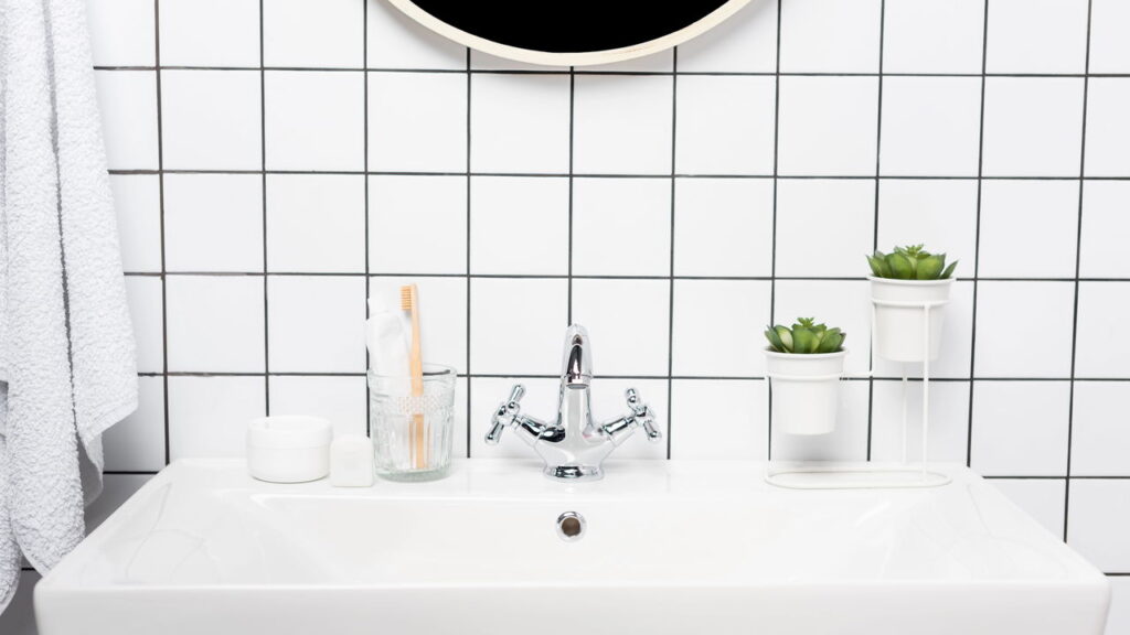 Nem esponja, nem abrasivo o truque simples que deixa sua pia brilhando sem danificar