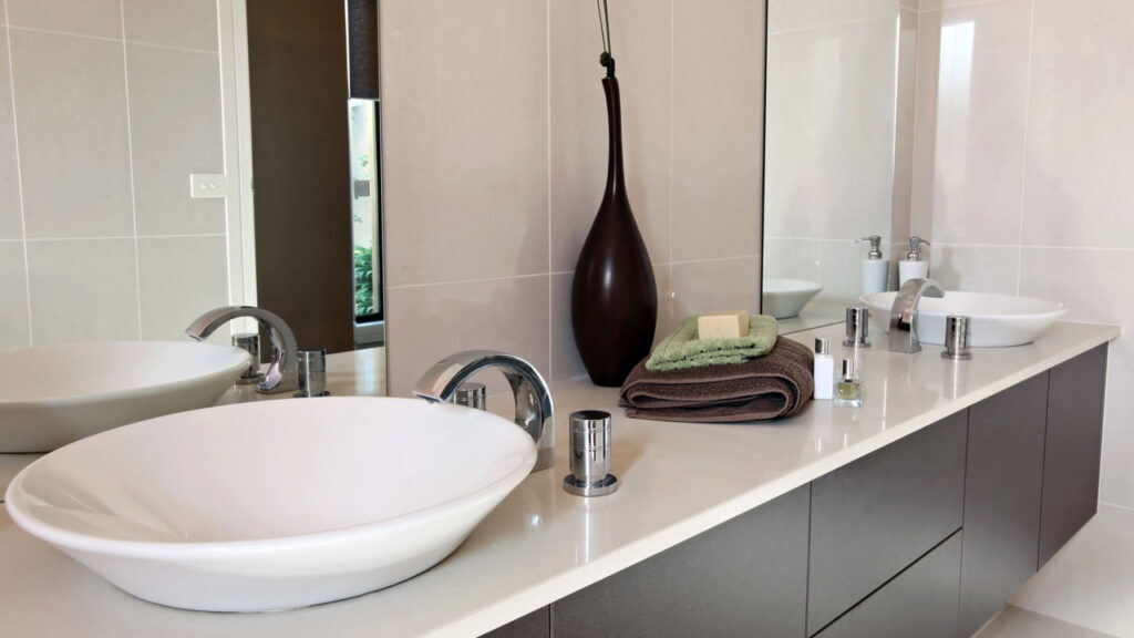 Nem esponja, nem abrasivo o truque simples que deixa sua pia brilhando sem danificar