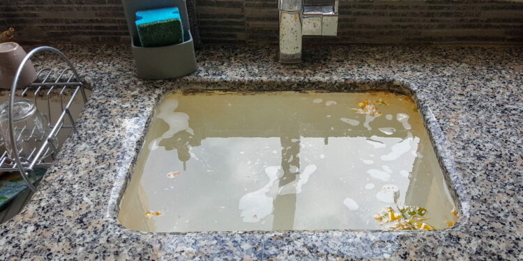 Ação desentupidora suave que protege a estrutura interna dos canos