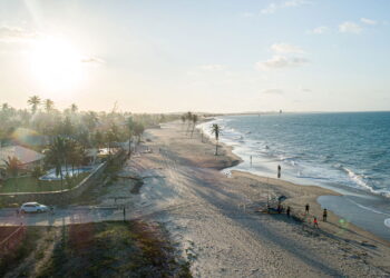 Clima ensolarado o ano inteiro atraindo visitantes de todas as regiões