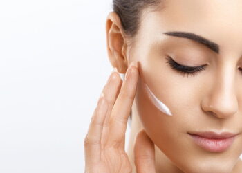 Os primers que reduzem poros e controlam oleosidade em 2025