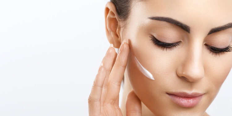 Os primers que reduzem poros e controlam oleosidade em 2025