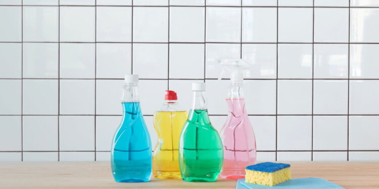 Mitos e verdades que todo mundo precisa saber sobre a limpeza da casa