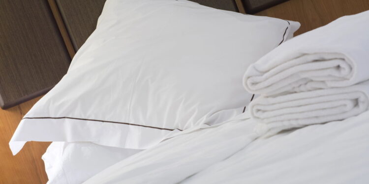 Como tirar manchas amareladas do travesseiro de forma prática