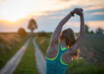 Treinar pela manhã potencializa a queima de gordura, segundo preparadores físicos