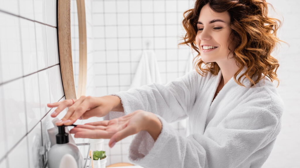 A tendência no skincare que ativa colágeno e combate rugas naturalmente