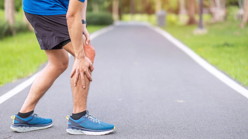 Dor na frente do joelho ao correr pode ser síndrome patelofemoral e o risco é ignorado por muitos