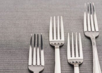 O jeito mais fácil de deixar talheres de inox sempre brilhando