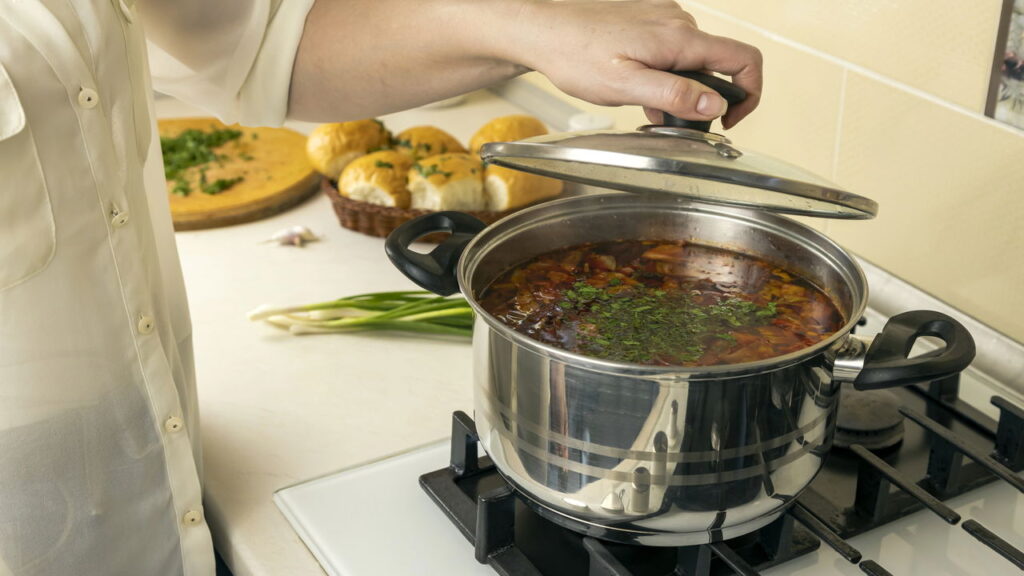 A melhor forma de economizar tempo e gás na cozinha é congelar porções

