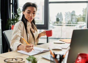O hábito de adiar tarefas prejudica sua saúde mental, segundo especialistas!