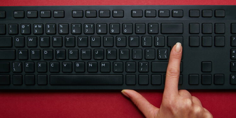 O que significa aquele ponto elevado em teclas como “F” e “J” no teclado?