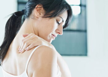 6 melhores exercícios para aliviar a tensão nos ombros e pescoço!