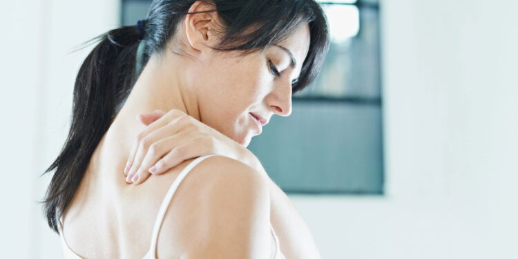 6 melhores exercícios para aliviar a tensão nos ombros e pescoço!