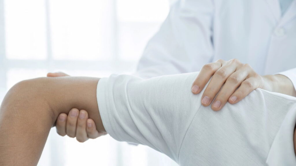 6 melhores exercícios para aliviar a tensão nos ombros e pescoço!