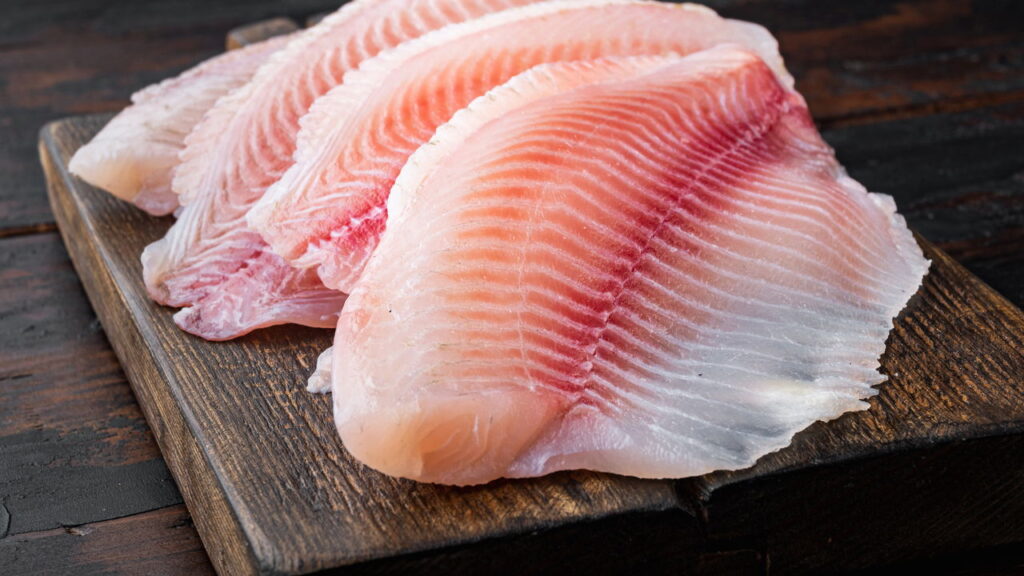 Esse peixe ganha espaço na mesa dos brasileiros e desafia o reinado do salmão