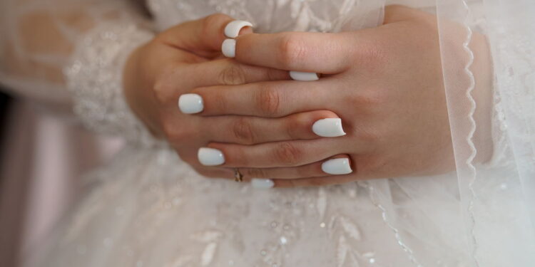 O que significa usar unhas quadradas segundo a psicologia