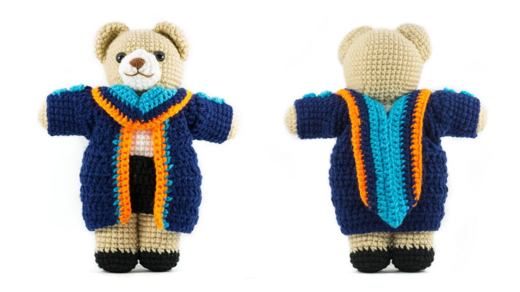 Ursinho de crochê vira tendência afetiva e movimenta o mercado artesanal
