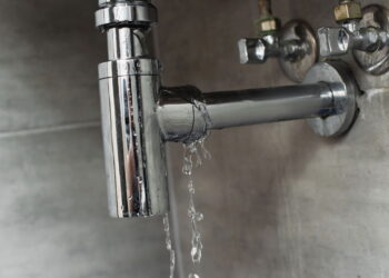 Você não imagina quanta água uma torneira pingando pode desperdiçar