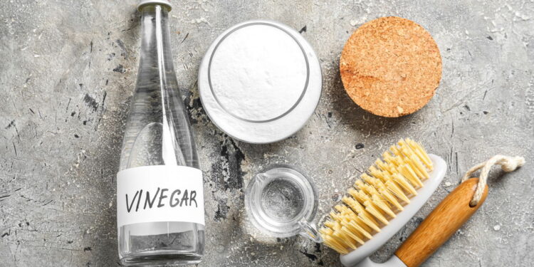 O ingrediente que você já tem em casa e limpa quase tudo