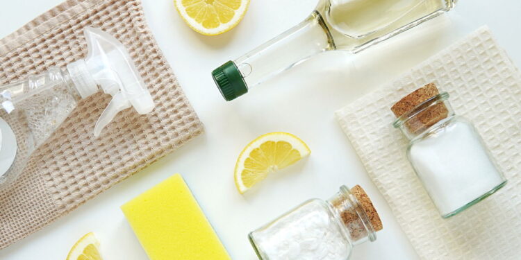 O ingrediente que você já tem em casa e limpa quase tudo