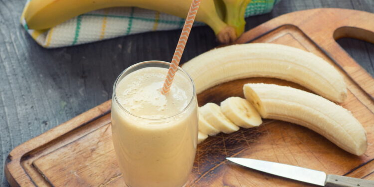 Nem açúcar, nem farinha: doce gelado pronto em 10 minutos