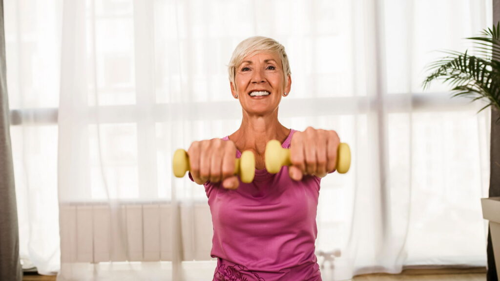 Caminhar é muito bom a partir dos 60 anos, mas especialistas recomendam praticar esse exercício