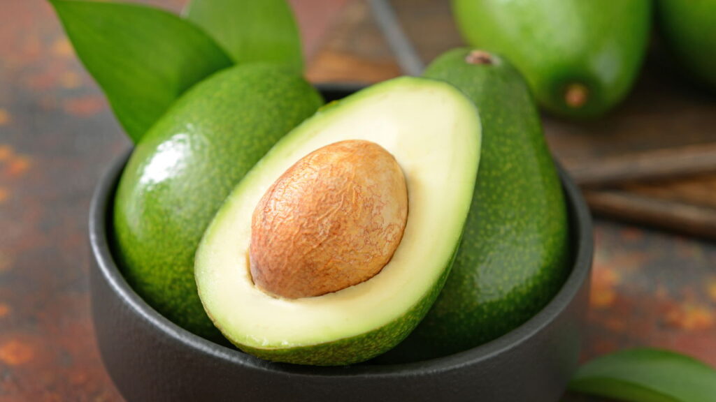 5 frutas refrescantes que se adaptam a rotinas e colhem em ciclos curtos