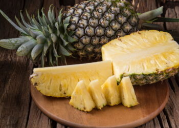 Nem sabão de coco, nem pasta de dente: casca de abacaxi fervida que limpa garrafa térmica encardida