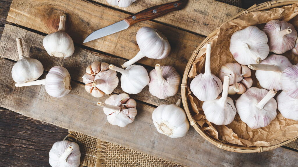 Dicas geniais para manter seus alhos potentes e frescos