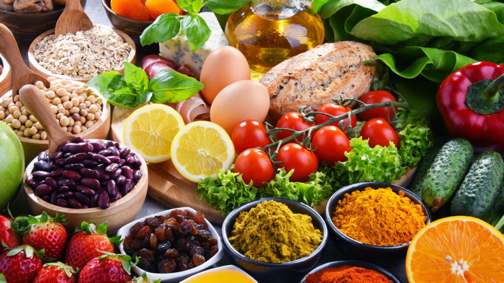 Alimentos que equilibram nutrientes e mantém a energia ao longo do dia segundo nutricionistas