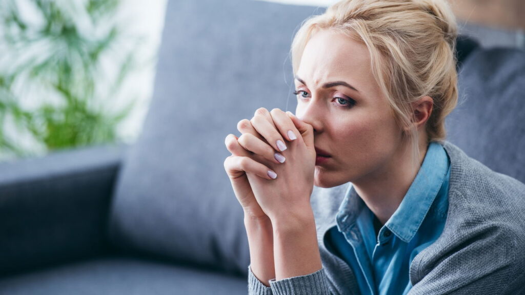 Veja como comportamentos simples, muitas vezes ignorados, podem intensificar a ansiedade e prejudicar o equilíbrio emocional