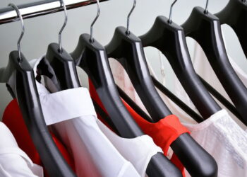 Marca de luxo alemã de moda feminina fecha lojas físicas após falência