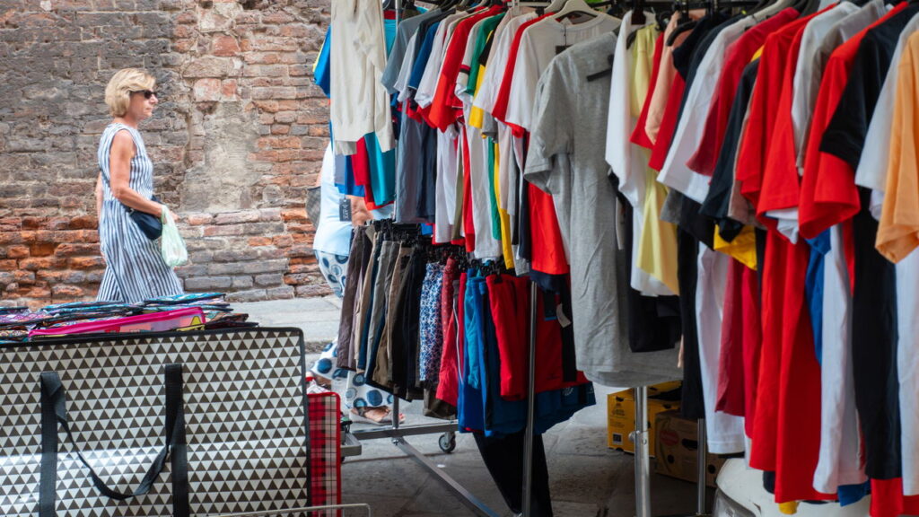 Marca de luxo alemã de moda feminina fecha lojas físicas após falência