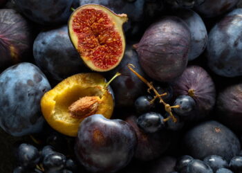 Frutas fáceis de plantar em casa mesmo com pouco espaço