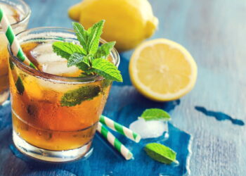 3 frutas fáceis de cultivar em casa para chás gelados refrescantes