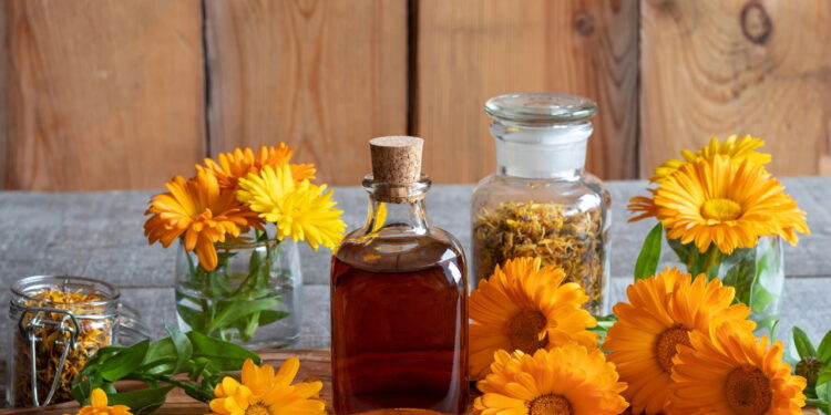 Elixires florais caseiros que equilibram emoções e iluminam o dia