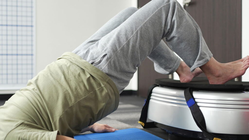 Os 3 melhores exercícios para melhorar a postura ao trabalhar sentado