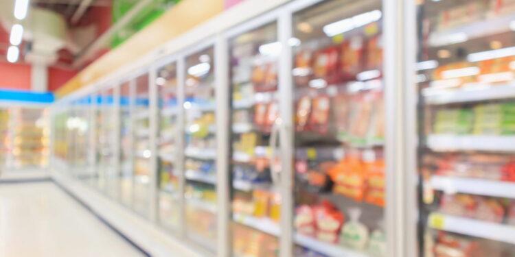 Geladeiras do supermercado guardam um risco silencioso que quase ninguém percebe