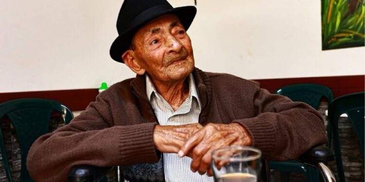 A ciência investiga o homem mais velho da Colômbia: um agricultor centenário com uma família de 180 descendentes