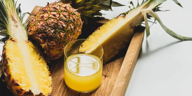 Frutas tropicais que crescem em vasos e dão resultado rápido