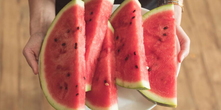 Dicas para manter a melancia suculenta na geladeira por mais tempo