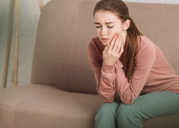 3 plantas que ajudam na prevenção de cáries com propriedades antibacterianas