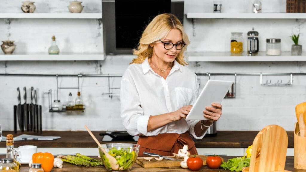Como manter o equilíbrio hormonal com a alimentação segundo nutricionistas